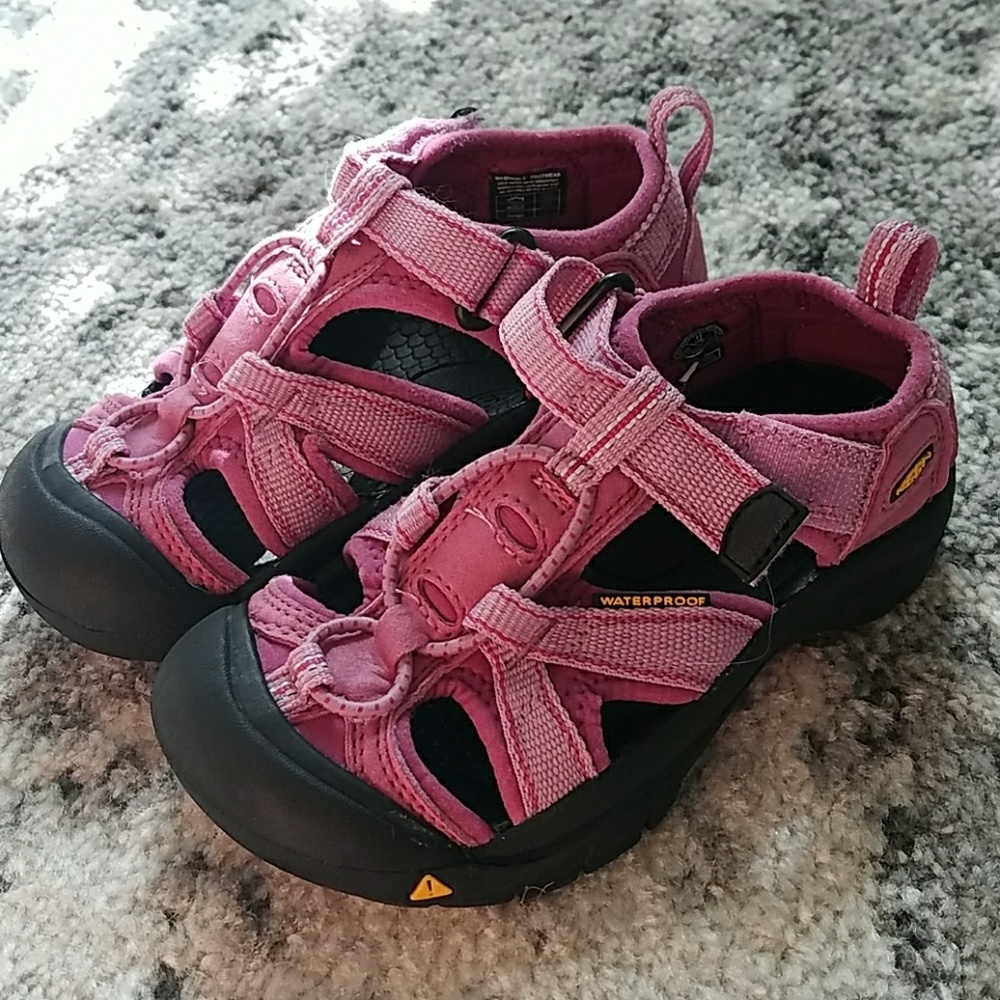 Keen girls water shoe, pink sz 11
